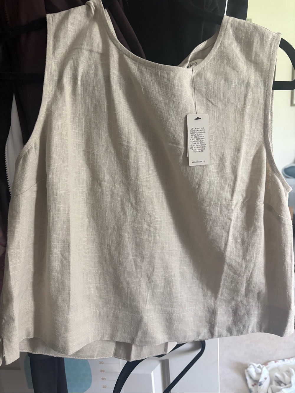 BEAUTIFUL LINEN TOP FROM RW AND CO WITH BACK PLEAT IN SIZE MEDIUM